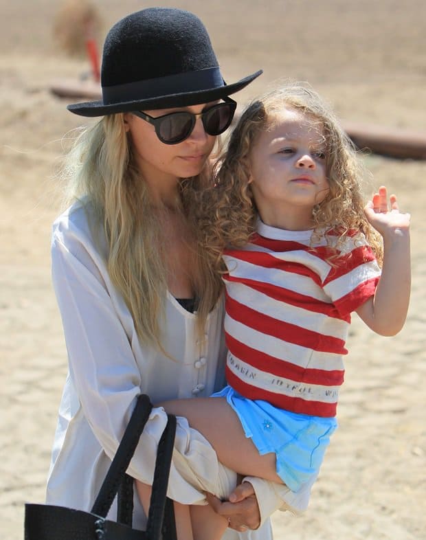 Nicole Richie carries daughter Harlow as they make their way to the Malibu Fair in Malibu