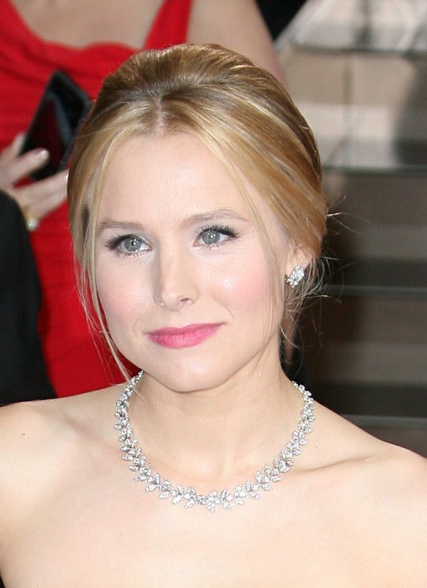 Kristen Bell wears white gold and diamond Piaget Rose Empress necklace and Rose earrings