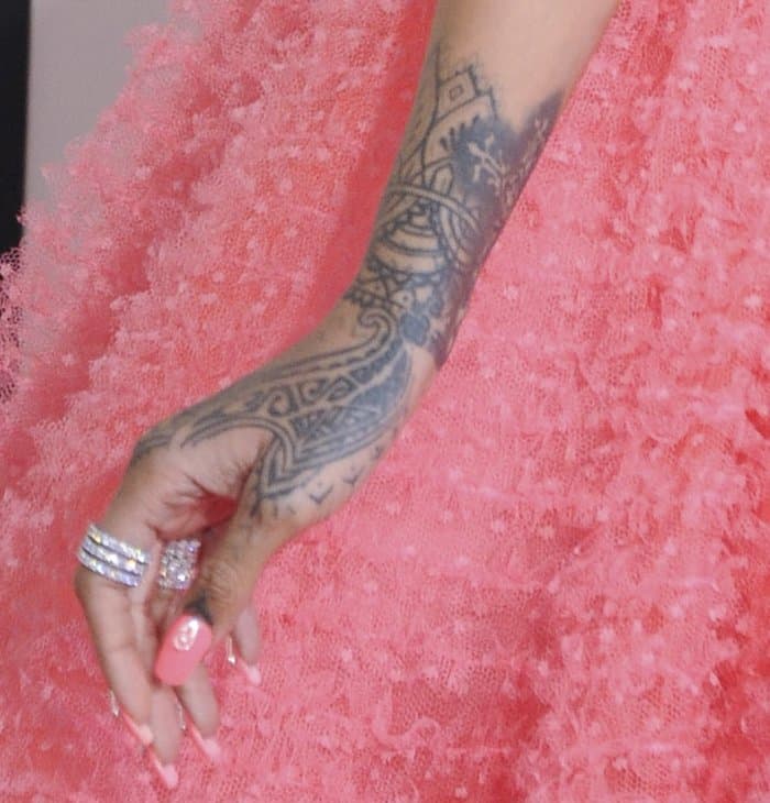 Rihanna's geometric claw tattoo is inspired by the traditional chiseling technique of the Maori people of New Zealand