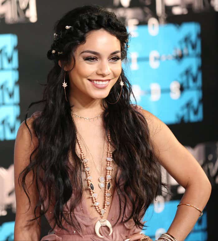 Vanessa Hudgens wearing hair jewelry at the 2015 MTV Video Music Awards
