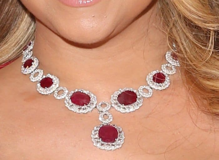 Mariah Carey wearing a jaw-dropping necklace