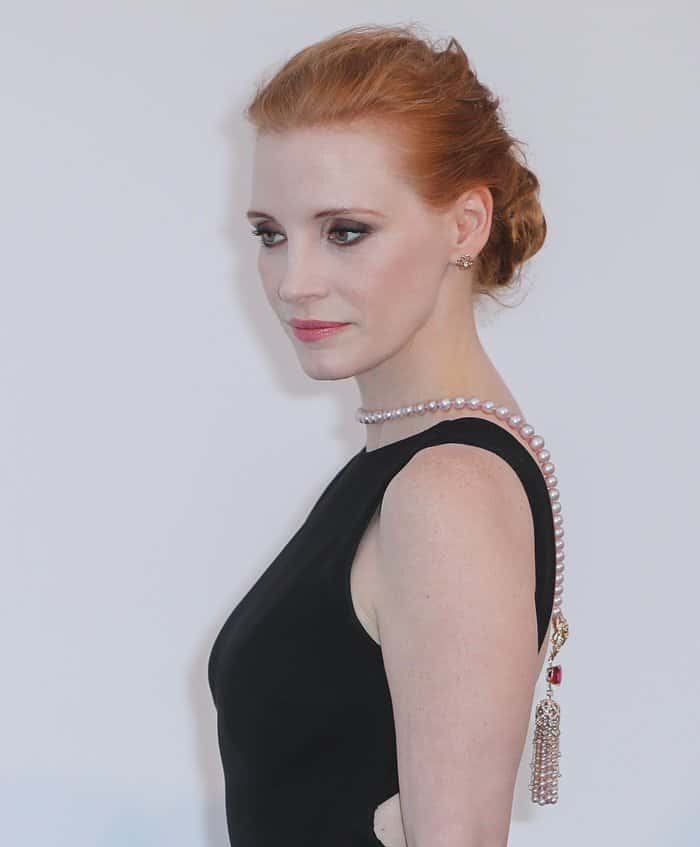 With a sophisticated updo, the necklace also showed off the actress' sexy neck and back